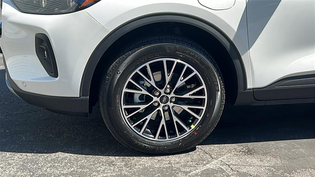 new 2025 Ford Escape PHEV car, priced at $38,015