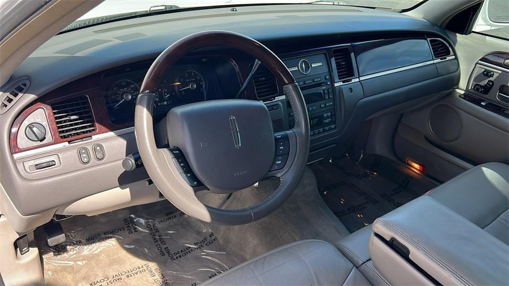 used 2009 Lincoln Town Car car, priced at $13,920