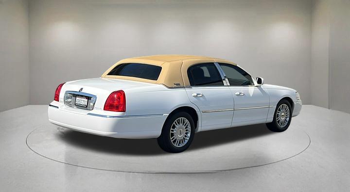used 2009 Lincoln Town Car car, priced at $13,920