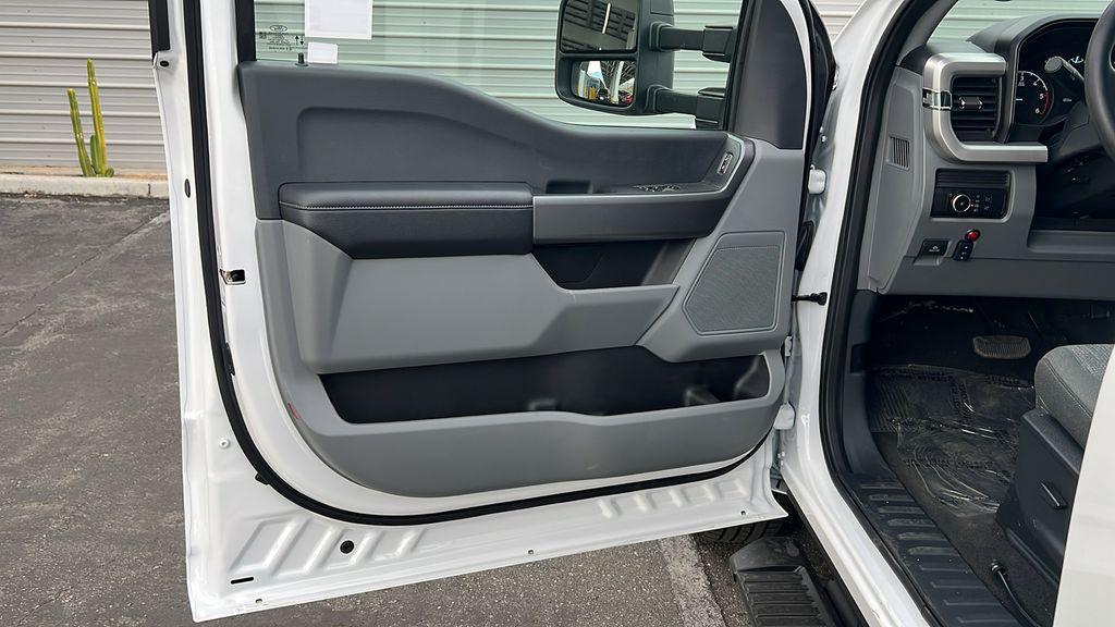 new 2025 Ford F-350 car, priced at $78,743