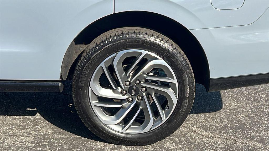 used 2025 Lincoln Navigator car, priced at $91,788