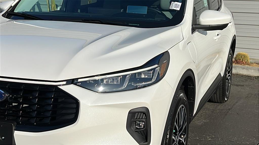 new 2025 Ford Escape PHEV car, priced at $38,015