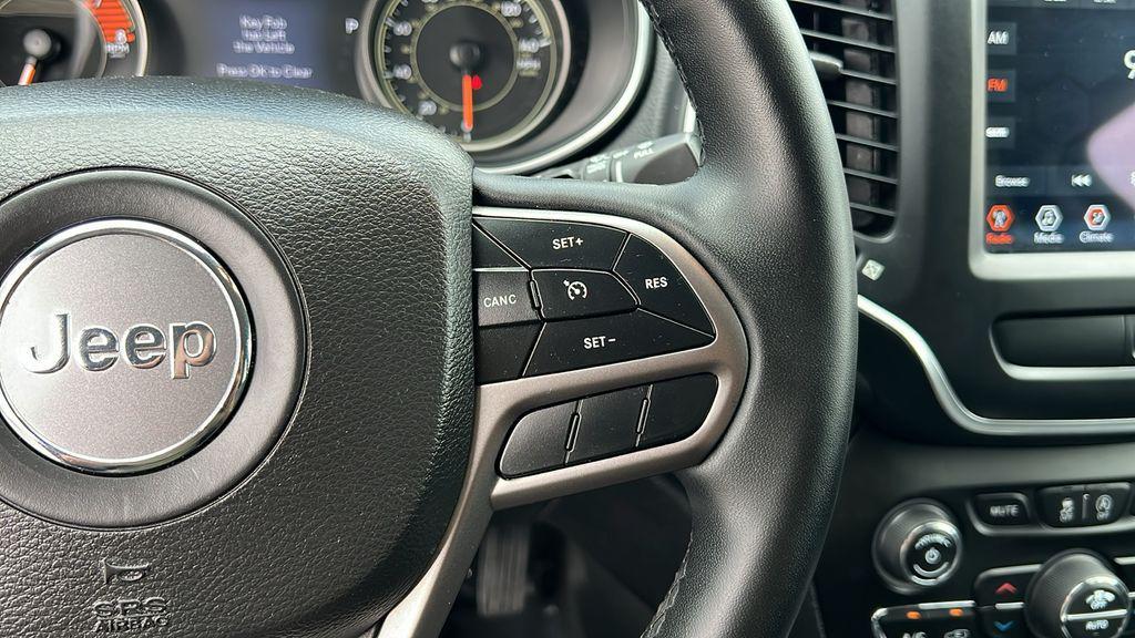 used 2022 Jeep Cherokee car, priced at $25,055