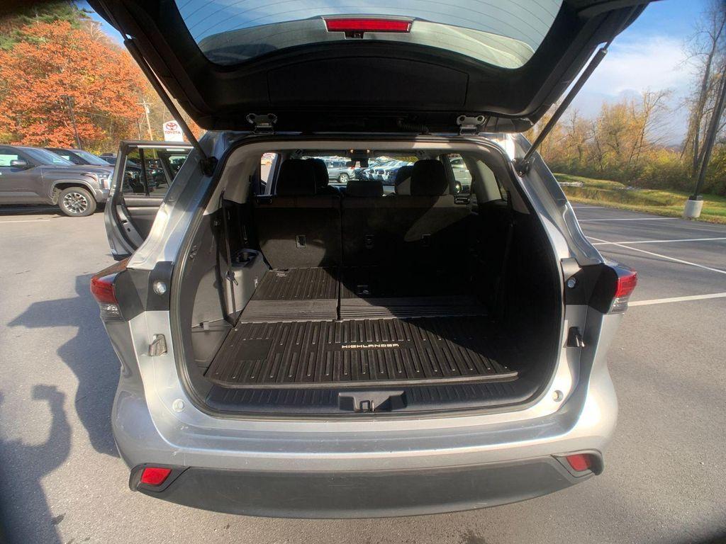 used 2023 Toyota Highlander car, priced at $30,898