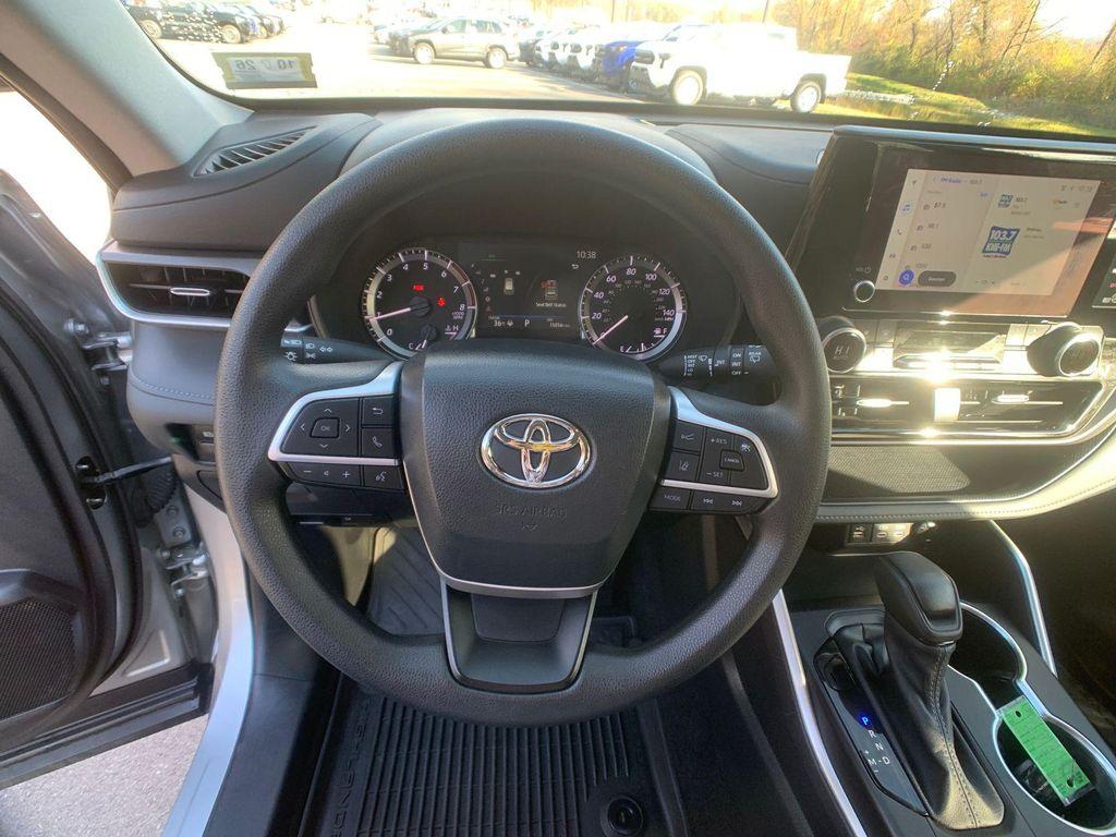 used 2023 Toyota Highlander car, priced at $30,898