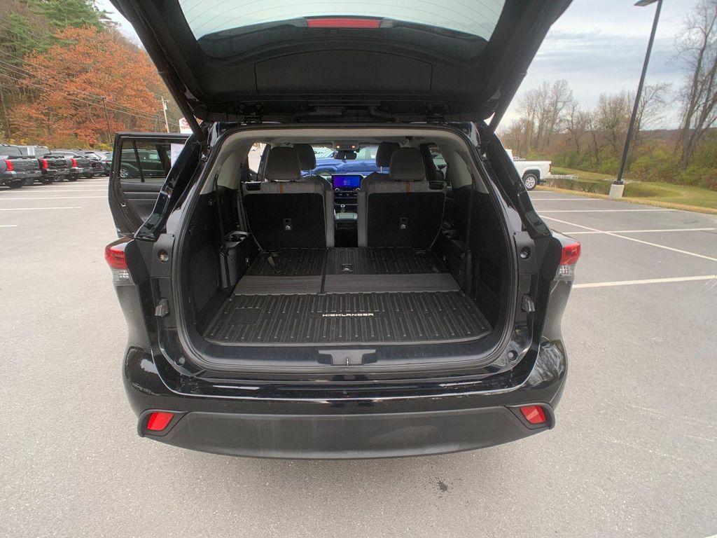 used 2023 Toyota Highlander Hybrid car, priced at $39,998