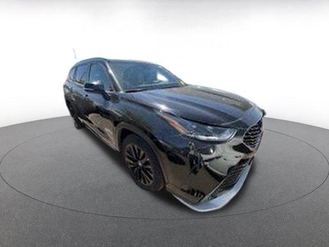 used 2025 Toyota Highlander car, priced at $39,984