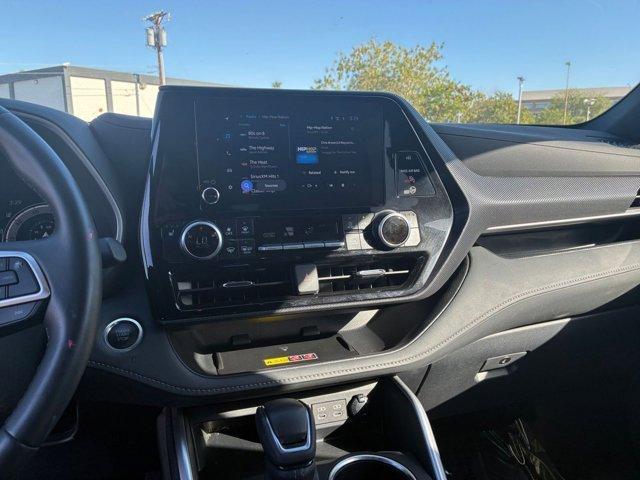 used 2025 Toyota Highlander car, priced at $42,917