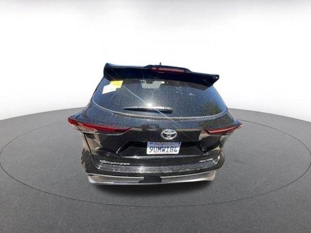 used 2025 Toyota Highlander car, priced at $39,984