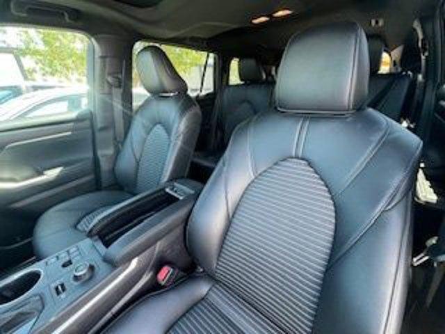 used 2025 Toyota Highlander car, priced at $39,984