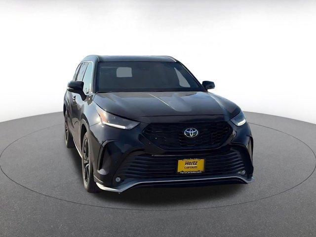 used 2025 Toyota Highlander car, priced at $42,917