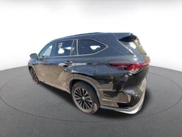 used 2025 Toyota Highlander car, priced at $39,984