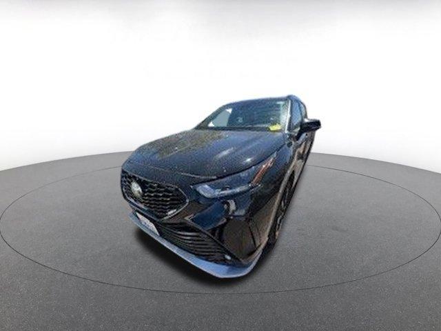 used 2025 Toyota Highlander car, priced at $39,984