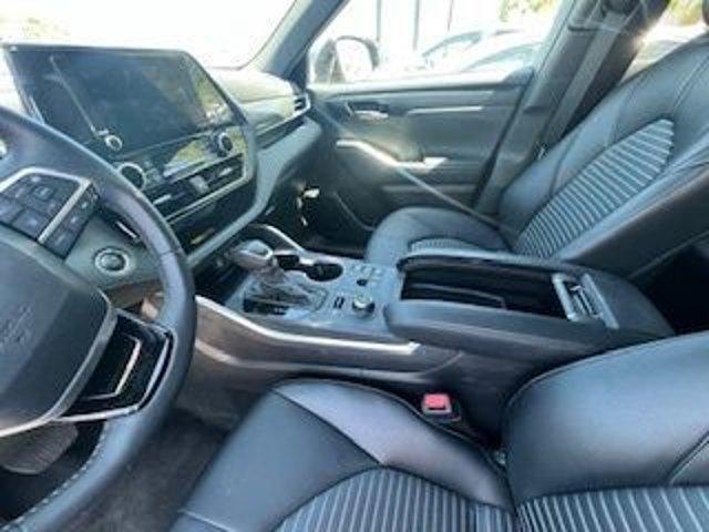 used 2025 Toyota Highlander car, priced at $39,984