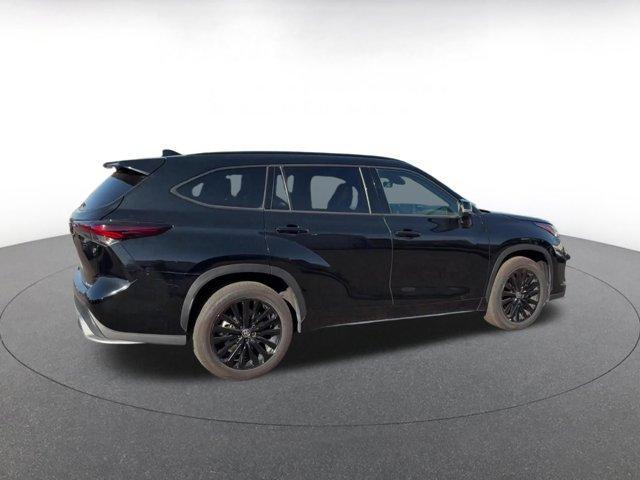 used 2025 Toyota Highlander car, priced at $42,917