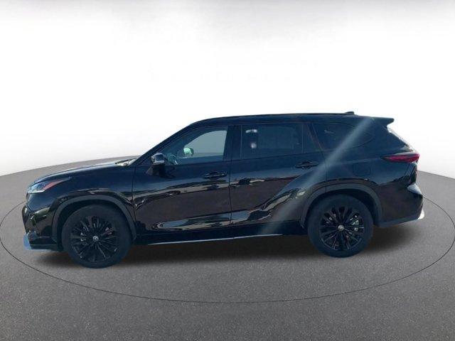 used 2025 Toyota Highlander car, priced at $42,917
