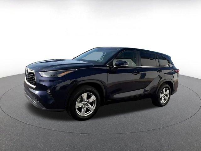 used 2025 Toyota Highlander car, priced at $34,817