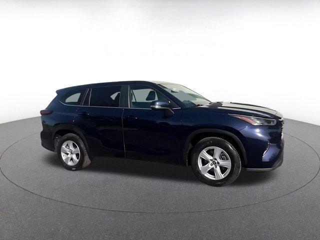 used 2025 Toyota Highlander car, priced at $34,817
