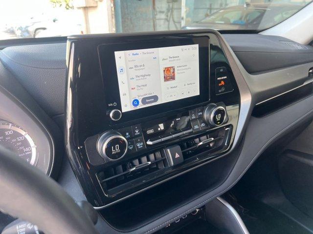 used 2025 Toyota Highlander car, priced at $34,817