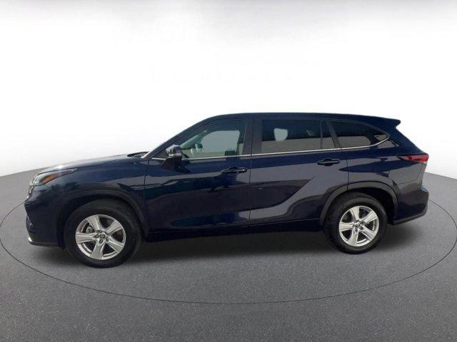 used 2025 Toyota Highlander car, priced at $34,817