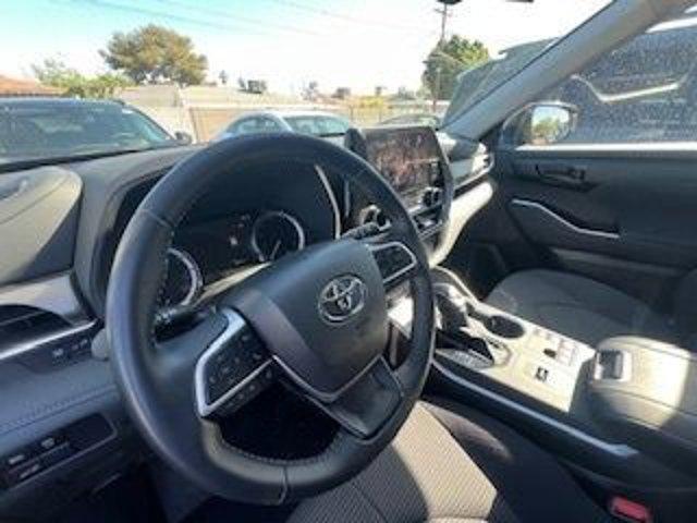 used 2025 Toyota Highlander car, priced at $37,142
