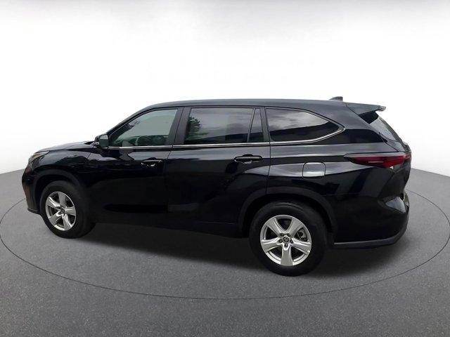 used 2025 Toyota Highlander car, priced at $36,798