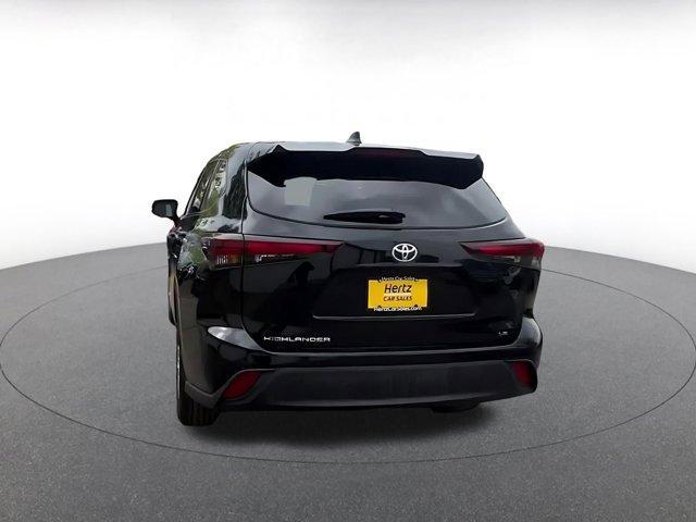 used 2025 Toyota Highlander car, priced at $36,798