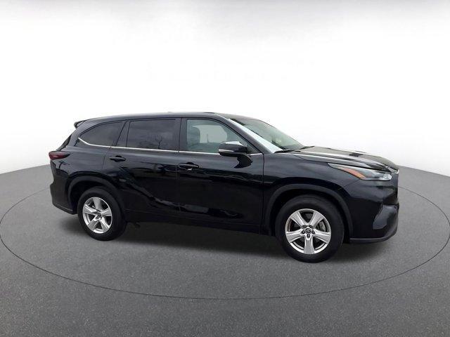 used 2025 Toyota Highlander car, priced at $36,798