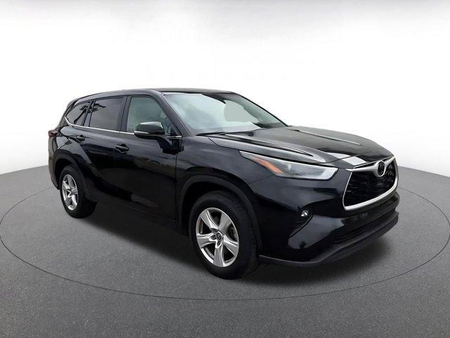 used 2025 Toyota Highlander car, priced at $36,798