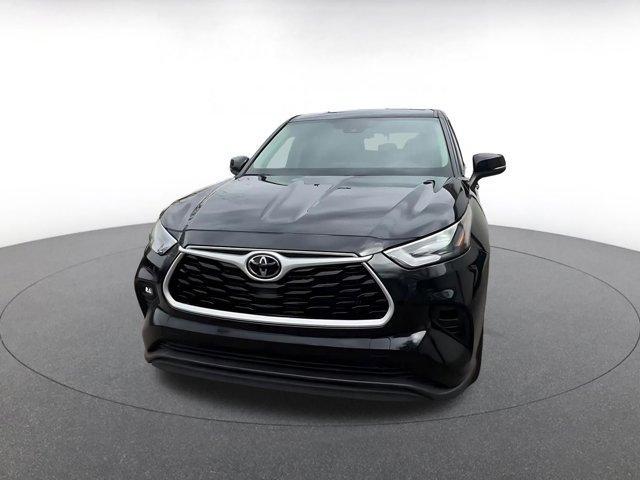 used 2025 Toyota Highlander car, priced at $36,798