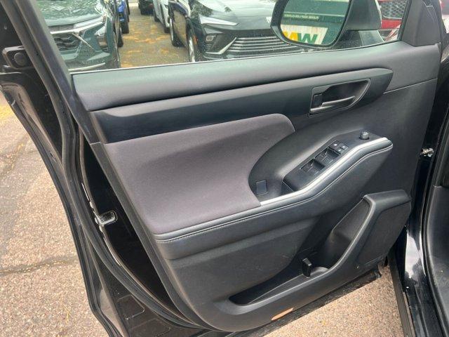 used 2025 Toyota Highlander car, priced at $36,798