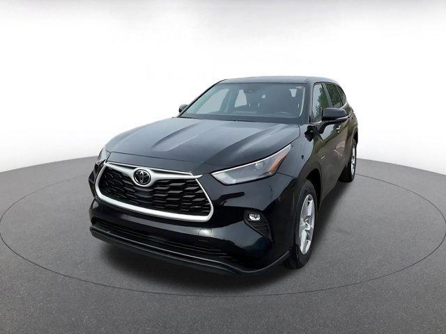 used 2025 Toyota Highlander car, priced at $34,513
