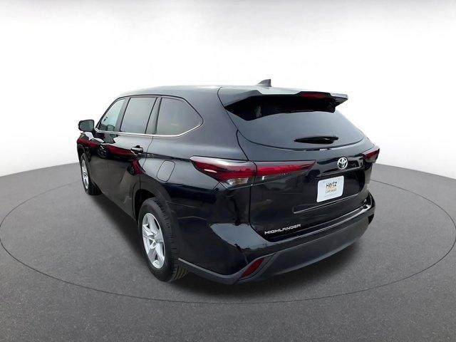 used 2025 Toyota Highlander car, priced at $34,513