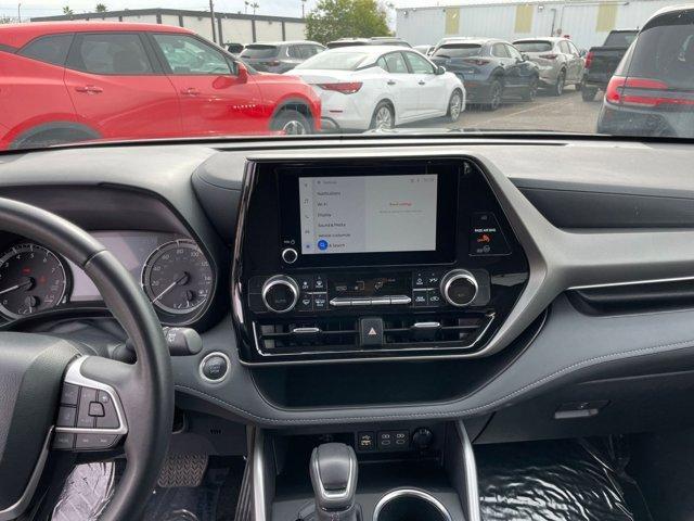 used 2025 Toyota Highlander car, priced at $34,513