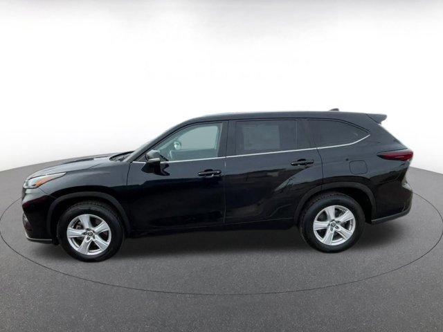used 2025 Toyota Highlander car, priced at $34,513