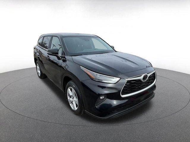 used 2025 Toyota Highlander car, priced at $34,513