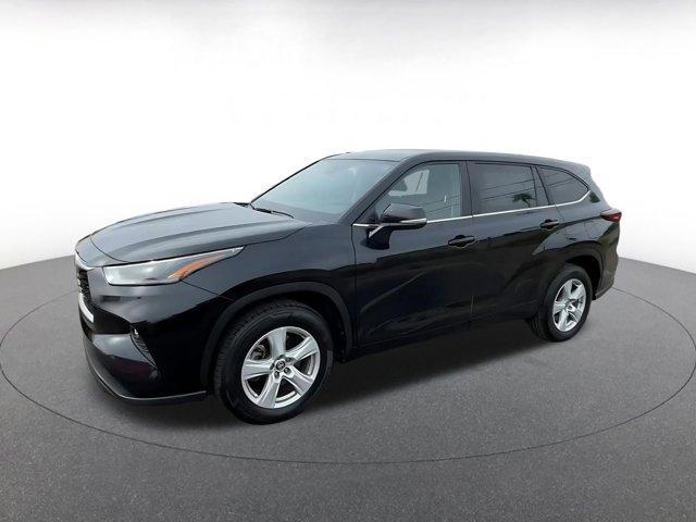 used 2025 Toyota Highlander car, priced at $34,513
