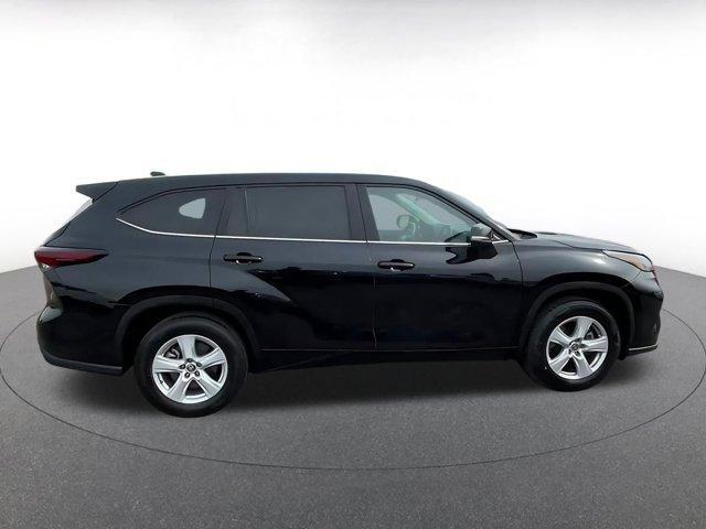 used 2025 Toyota Highlander car, priced at $34,513