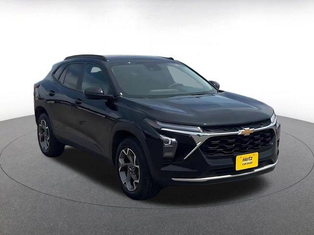 used 2025 Chevrolet Trax car, priced at $19,101