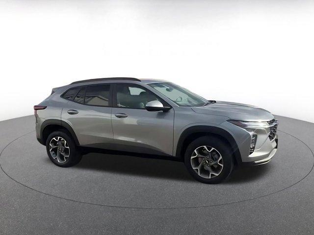 used 2025 Chevrolet Trax car, priced at $19,174