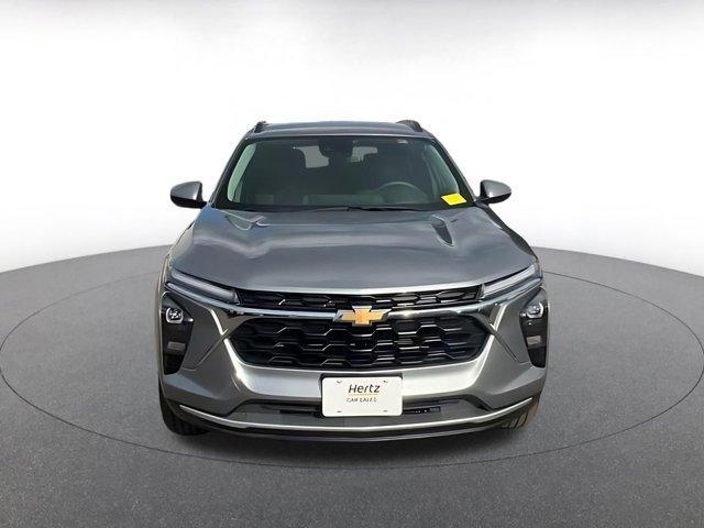 used 2025 Chevrolet Trax car, priced at $19,174