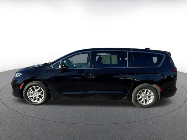 used 2025 Chrysler Pacifica car, priced at $25,838