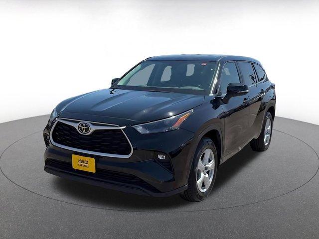 used 2025 Toyota Highlander car, priced at $36,053