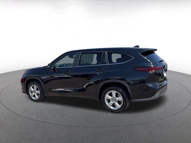 used 2025 Toyota Highlander car, priced at $36,053