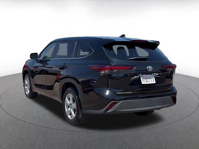used 2025 Toyota Highlander car, priced at $36,053