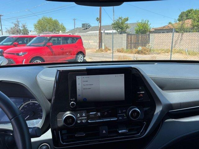used 2025 Toyota Highlander car, priced at $36,053
