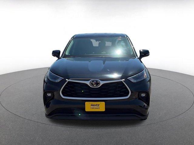 used 2025 Toyota Highlander car, priced at $36,053