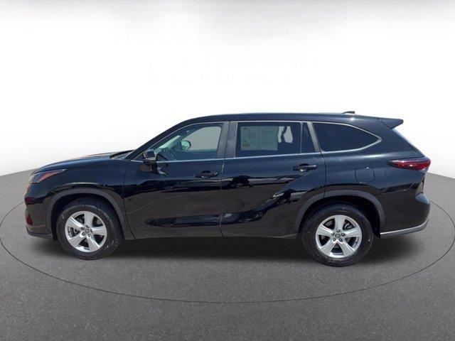 used 2025 Toyota Highlander car, priced at $36,053