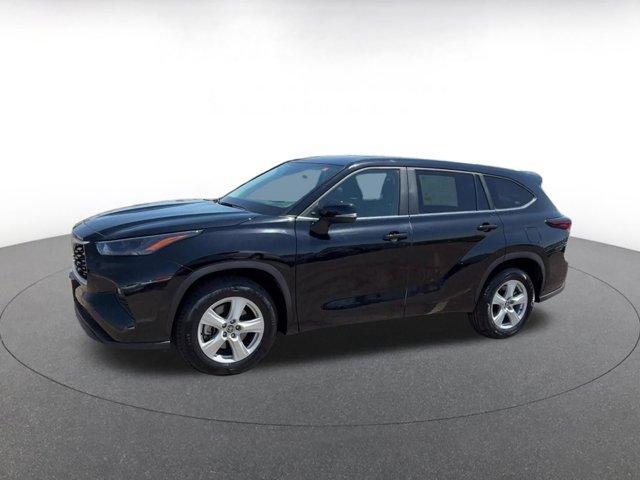 used 2025 Toyota Highlander car, priced at $36,053