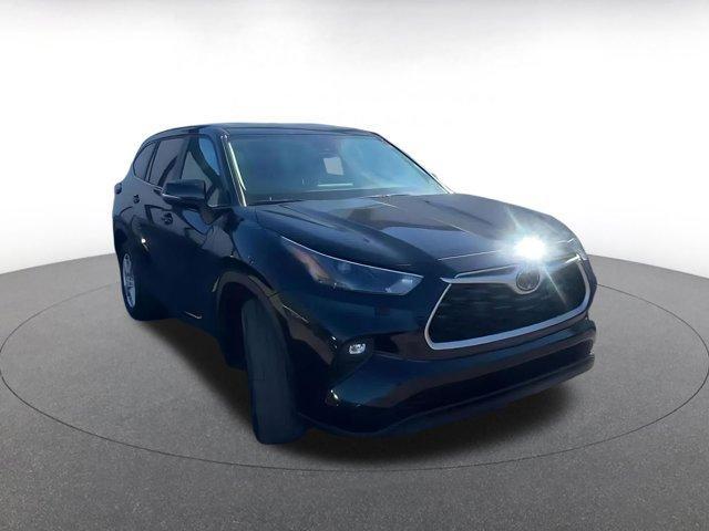 used 2025 Toyota Highlander car, priced at $35,182